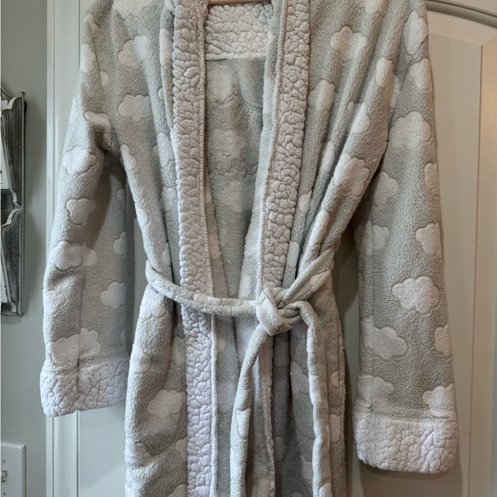 Cozy Cloud Patterned Robe - Picture 2 of 4